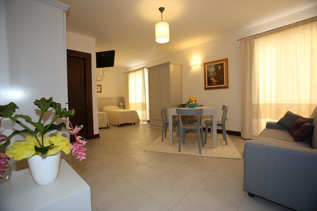 Albergo Residenziale La Corte Tortoli Ruang foto